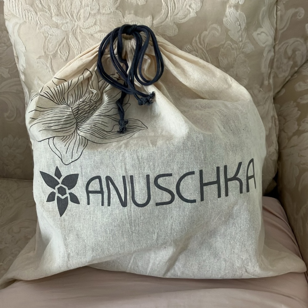 Anushka zip around satchel Cleopatra’s leopard - Picture 16 of 16